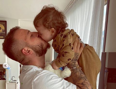 Hana na habit të gjithve Dëgjojeni si e thëret Mozzik !